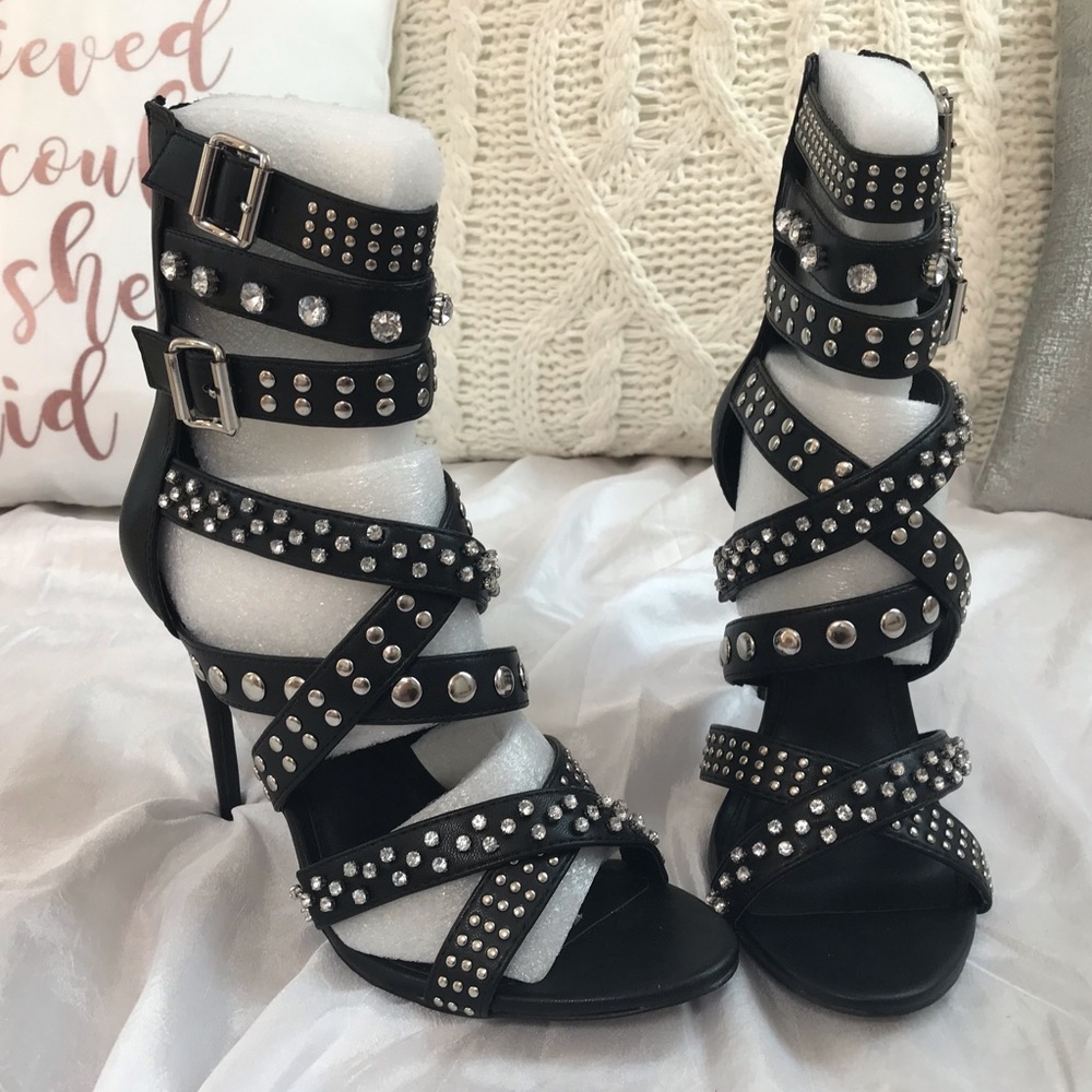 *BRAND NEW IN BOX* NEVER WORN Steve Madden Heels
